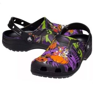 NWT. CROCS Mickey’s Pumpkin Patch Halloween Adult Clogs Disney